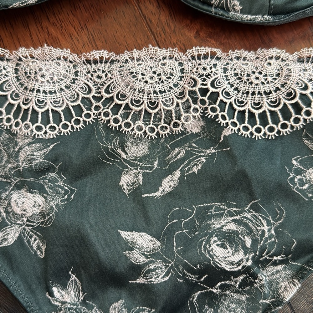 La Perla Grey Pink Floral Rose Crochet Lace Bra Panty Set 32D L - Picture 2 of 6